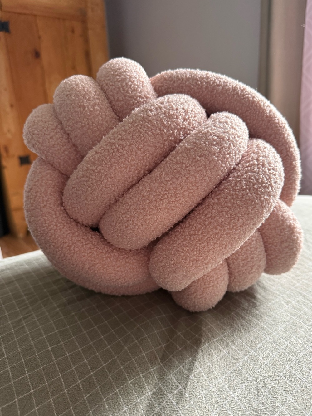 BOUCLE | knot pillow